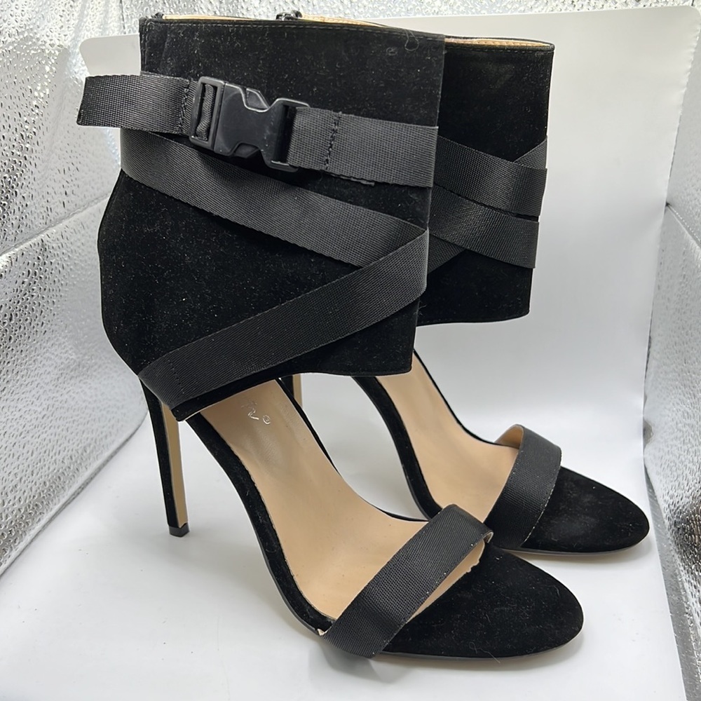 Buckle bandage heels